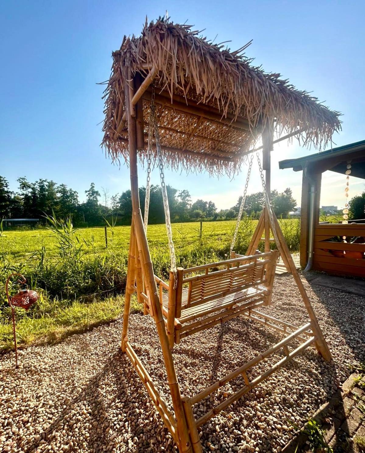 Mediterranean Style Chalet With Jacuzzi And Garden Near Amsterdam Vijfhuizen Bagian luar foto