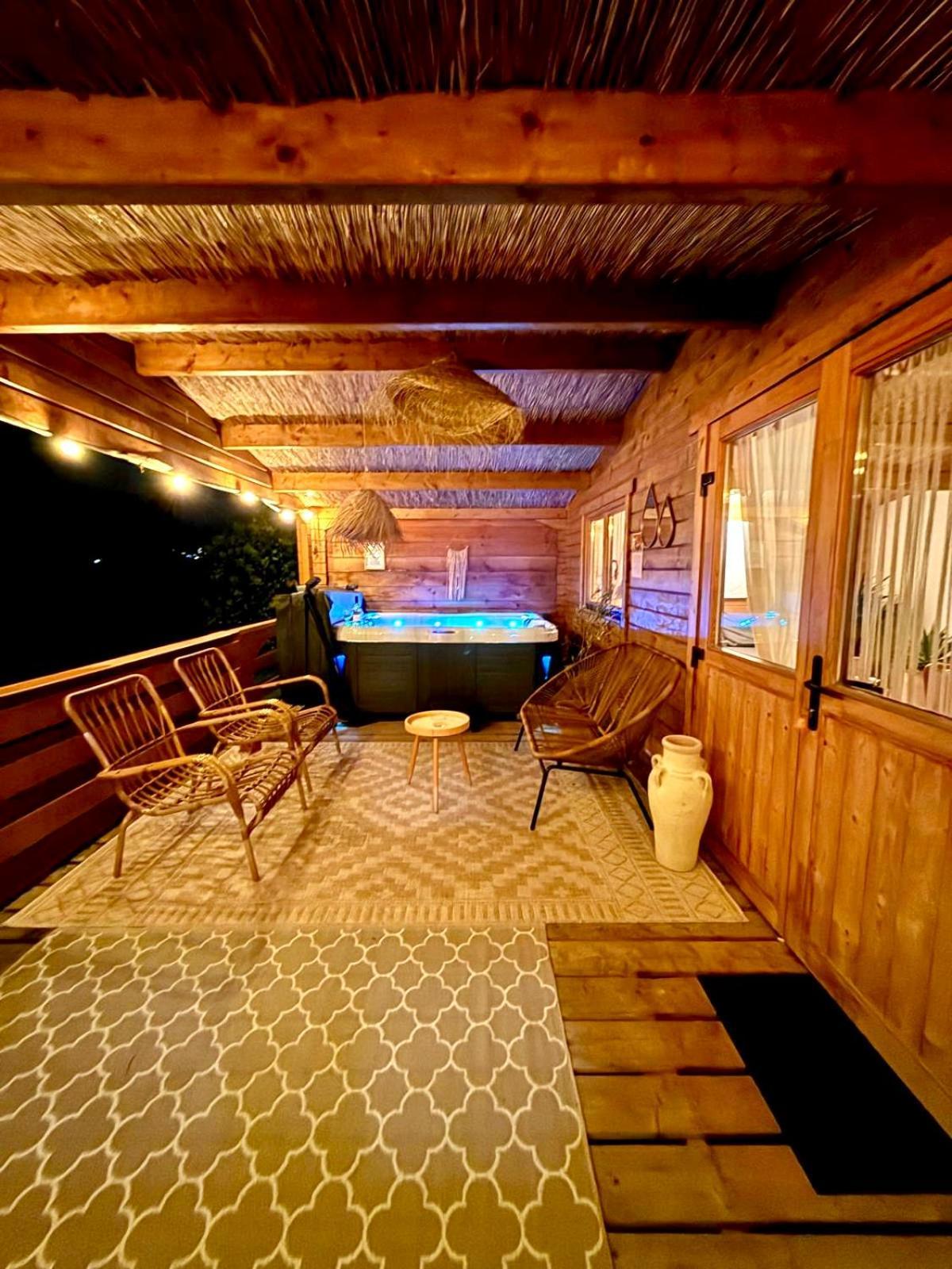 Mediterranean Style Chalet With Jacuzzi And Garden Near Amsterdam Vijfhuizen Bagian luar foto